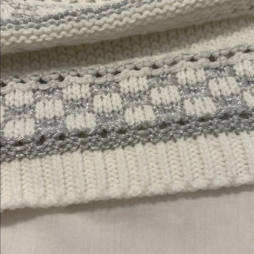 Laundry By Shelli Segal White and Silver fair isle Knit infinity neck Scarf NWT - Picture 10 of 11